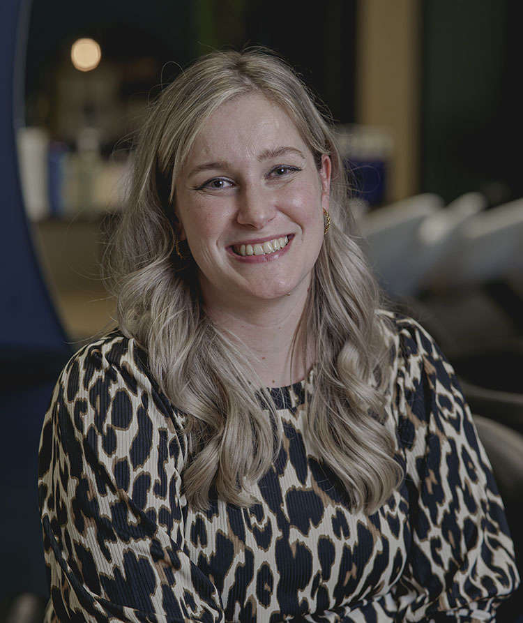 Haarstylist Karlijn, kapsalon Mijn Stijl Kappers